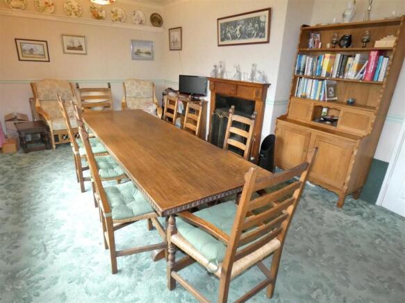 Lounge/Dining Room