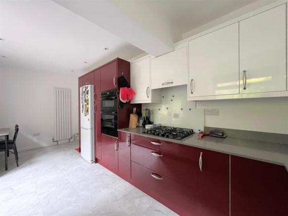 KITCHEN/BREAKFAST ROOM
