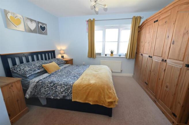 4 bed Detached for sale Image 12