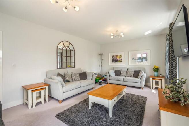 4 bed Detached for sale Image 7