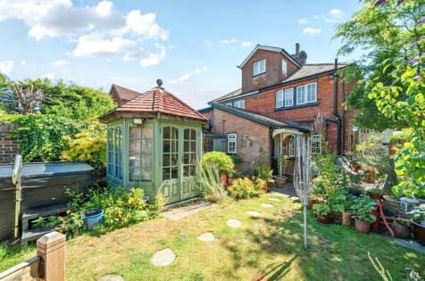 The Avenue, Grayshott, Hindhead, Surrey, GU26