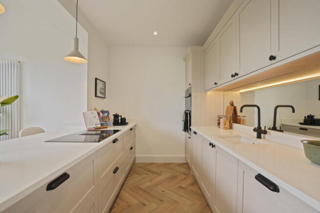 4 bed Semi-Detached for sale Image 10