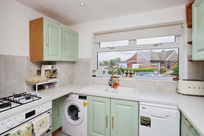 2 bed Semi-Detached Bungalow for sale Image 5
