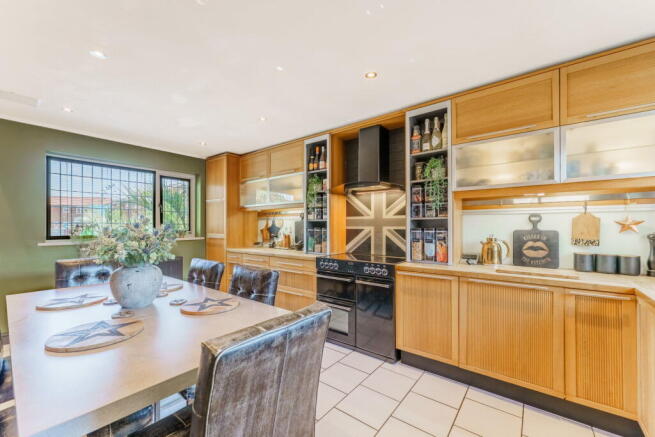 3 bed Terraced for sale Image 5