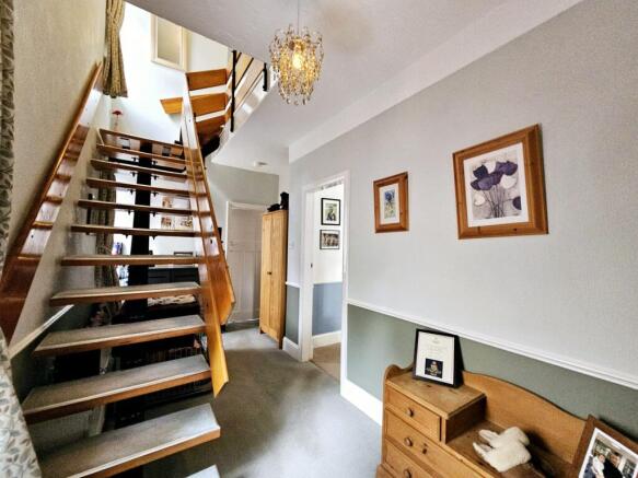 4 bed Semi-Detached for sale Image 8