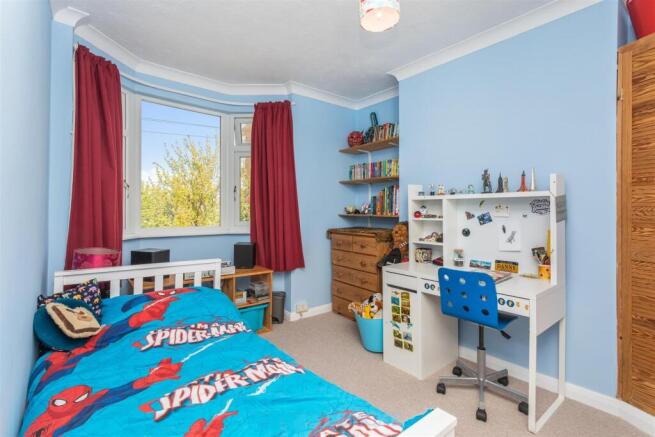 34 Clarendon Road Bed2.JPG