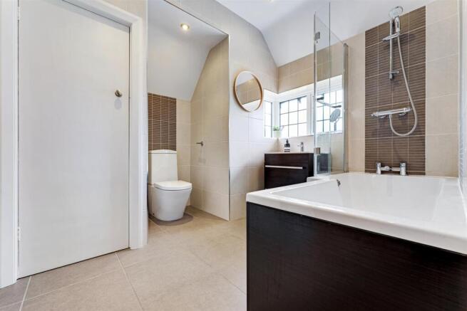4 Fairbourne Drive-2.jpg