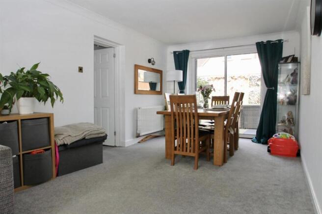 Dining room 1.jpg