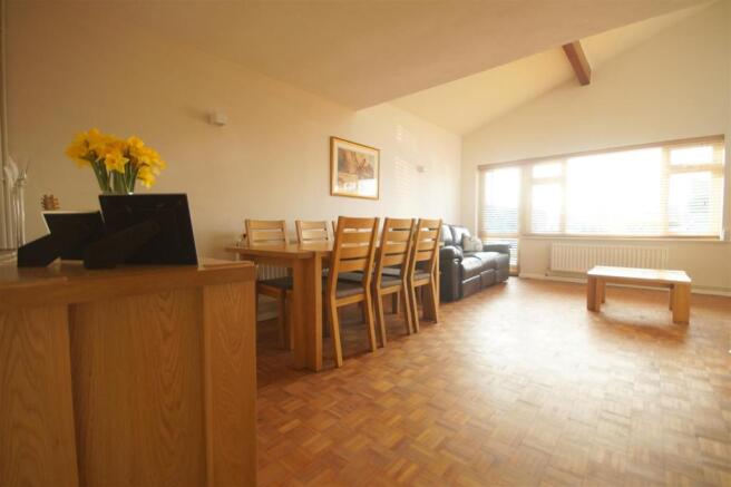 Lounge / Dining Room