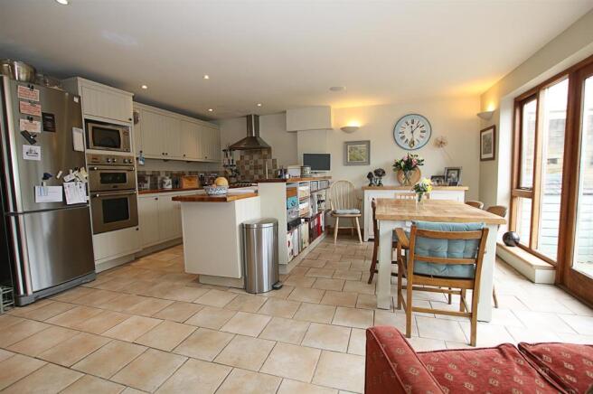 Kitchen3.jpg