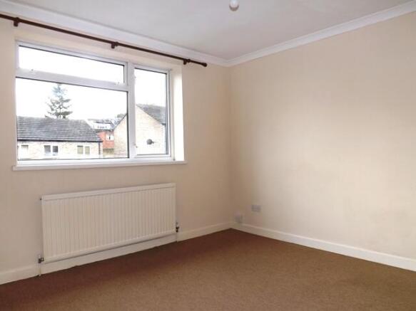 2 bed Semi-Detached to rent Image 4