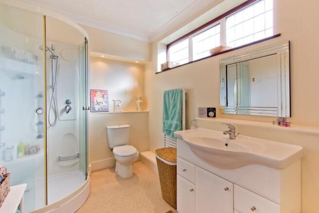 Ensuite to bedroom 2
