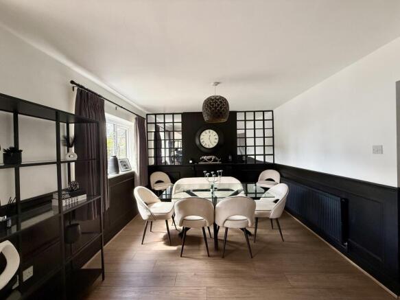 4 bed Detached to rent Image 4