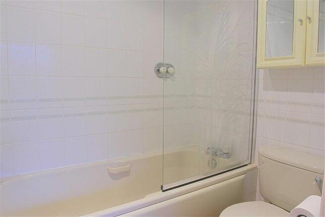 EN SUITE BATHROOM