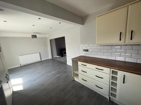 3 bed Semi-Detached for sale Image 12