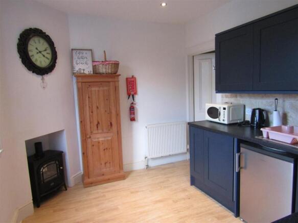 2 bed Flat for sale Image 12