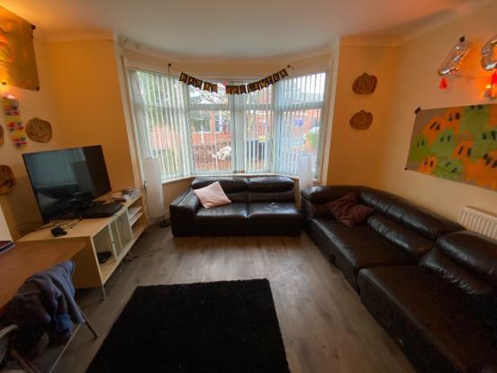 7 bed Semi-Detached to rent Image 5