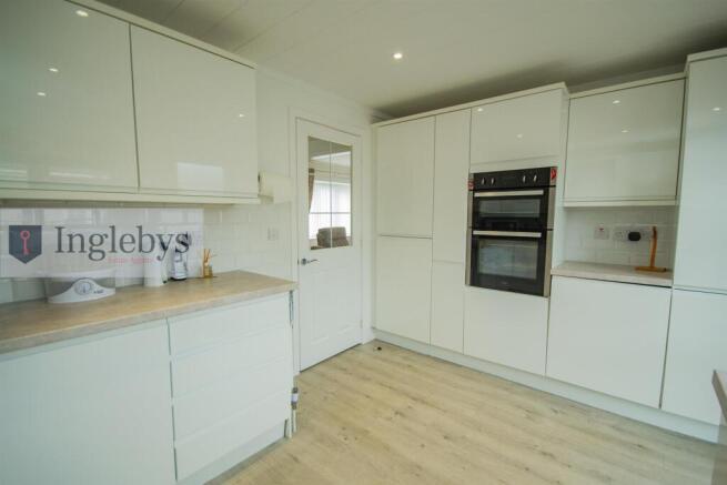 2 bed Park Home for sale Image 9