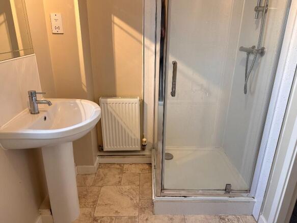 2 bed Apartment to rent Image 10