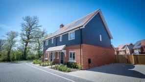 15, Nursery Green, Billingshurst RH14 0EQ