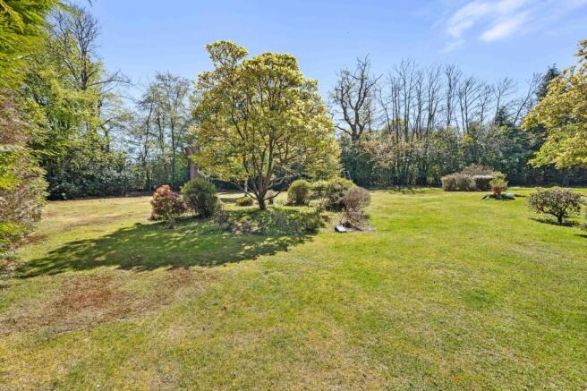 Hophurst Hill, Crawley Down, RH10 photo 4