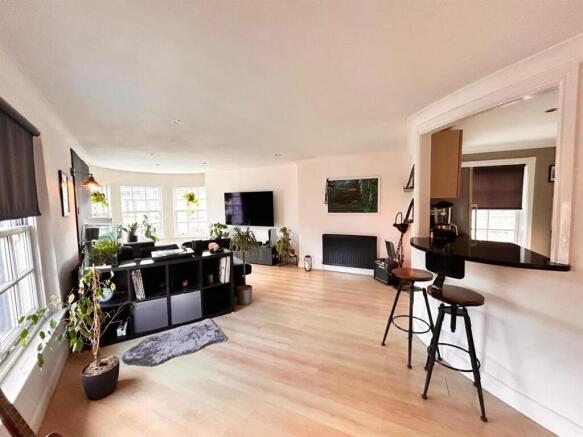 2 bed Apartment for sale Image 6