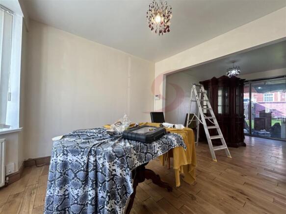 Lounge/Dining Room