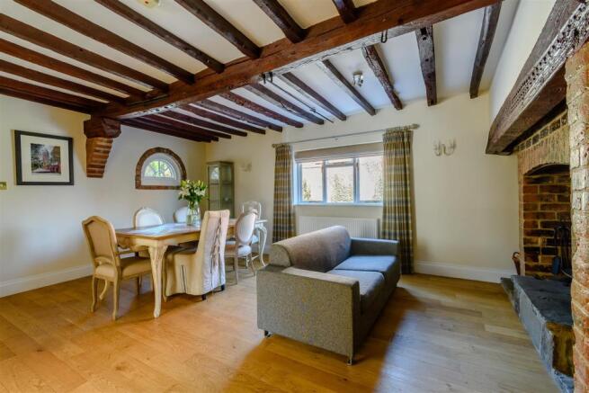 8417441-interior13.jpg