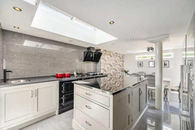 2 bed Flat for sale Image 4