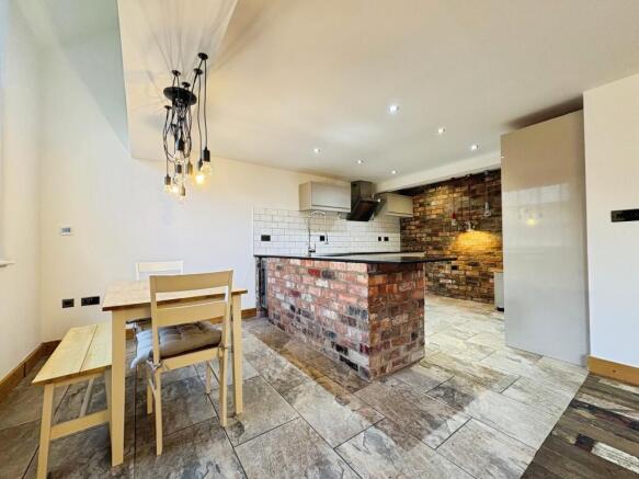 2 bed Character Property to rent Image 5