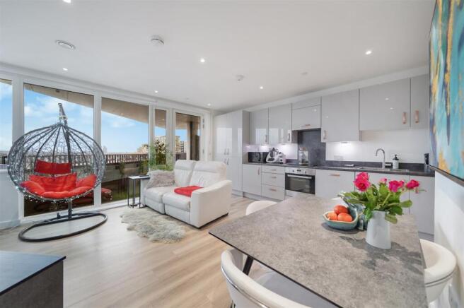 Flat 28, Tavener House - 0k4rj6zzaXm65hWQYAHu.jpg