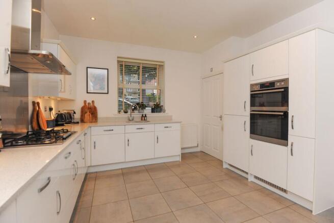 5 bed Detached for sale Image 5