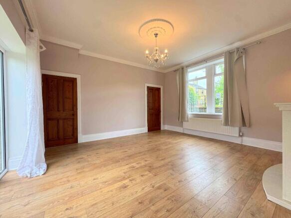 4 bed Link Detached House for sale Image 8