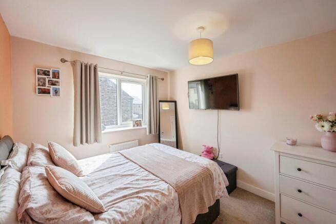 3 bed Semi-Detached for sale Image 9