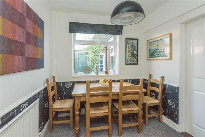BREAKFAST ROOM/STUDY