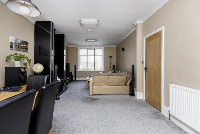 4 bed Semi-Detached for sale Image 6