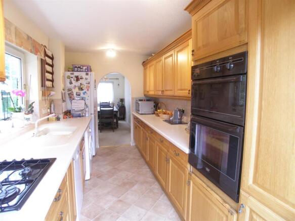 FITTED KITCHEN