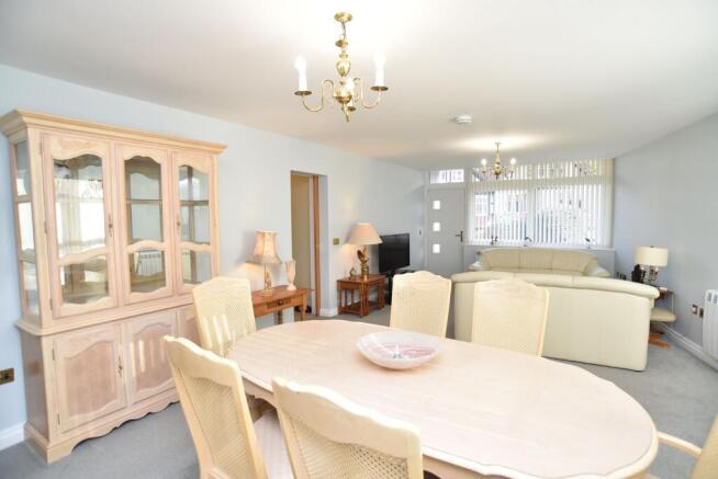 3 bed Flat for sale Image 10