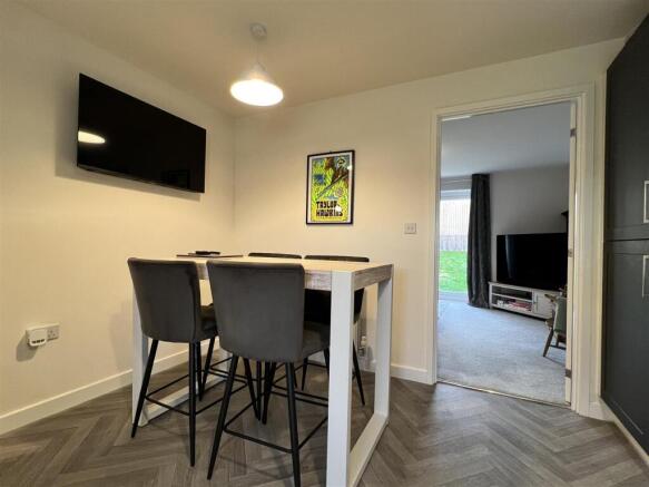 4 bed Semi-Detached for sale Image 7