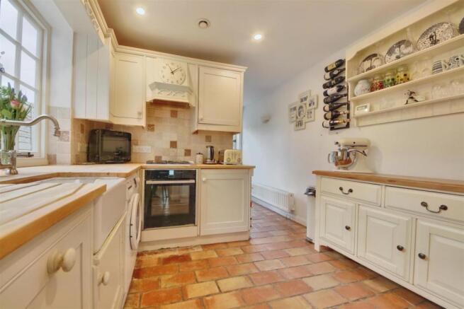 Kitchen (2).jpg