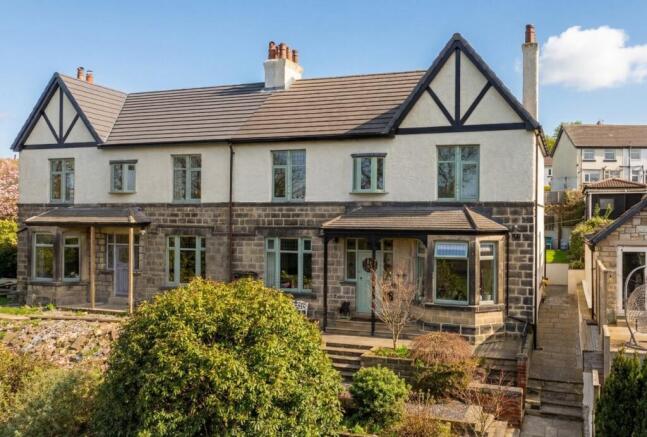 5 bed Semi-Detached for sale in horsforth