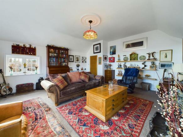 2 bed Flat for sale Image 4