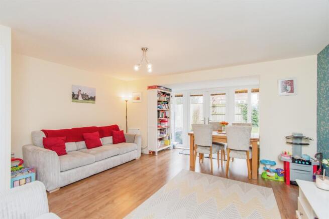 4 bed Semi-Detached for sale Image 5