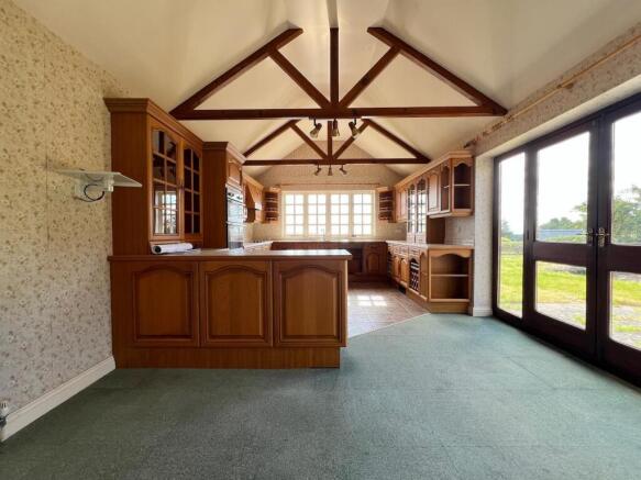 3 bed Detached for sale Image 11