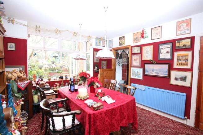 DINING ROOM.JPG
