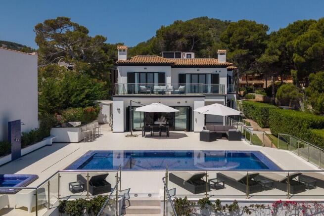 Exterior and Pool (4