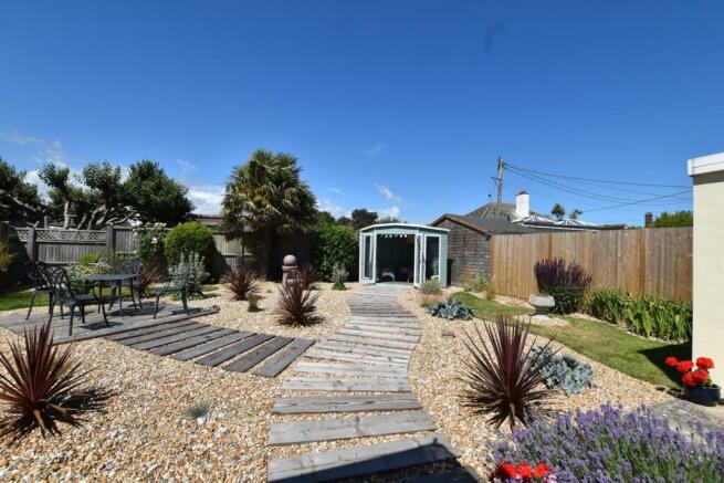 10 cobsden Garden.jpg
