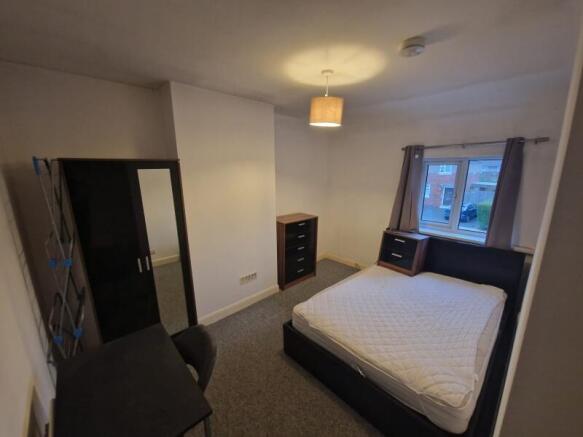 1 bed House Share to rent Image 6