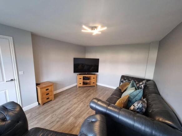 3 bed Detached to rent Image 5