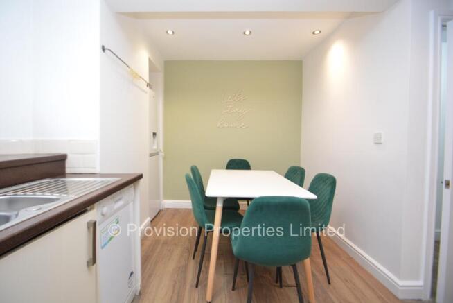 6 bed Terraced to rent Image 7